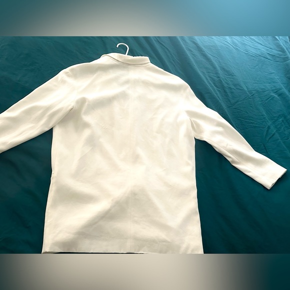 Aritizia Babaton White Blazer - xs/s - Picture 3 of 4